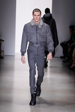 カルバン・クライン コレクション 2015年秋コレクション - モノクロ映画の世界は、男臭さとともに｜写真35