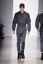 カルバン・クライン コレクション 2015年秋コレクション - モノクロ映画の世界は、男臭さとともに｜写真36