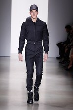 カルバン・クライン コレクション 2015年秋コレクション - モノクロ映画の世界は、男臭さとともに｜写真37