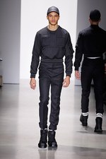 カルバン・クライン コレクション 2015年秋コレクション - モノクロ映画の世界は、男臭さとともに｜写真38