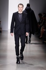 カルバン・クライン コレクション 2015年秋コレクション - モノクロ映画の世界は、男臭さとともに｜写真42