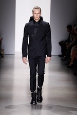 カルバン・クライン コレクション 2015年秋コレクション - モノクロ映画の世界は、男臭さとともに｜写真43