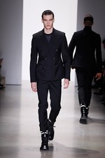 カルバン・クライン コレクション 2015年秋コレクション - モノクロ映画の世界は、男臭さとともに｜写真44