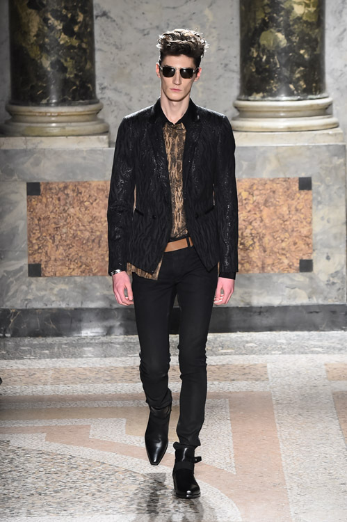 ロベルト カヴァリ 15 16年秋冬メンズコレクション ヴィンテージを反映した雄大なロック ファッションプレス