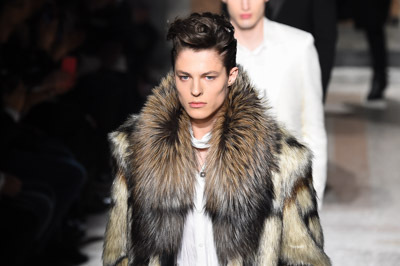 ロベルト カヴァリ 2015-16年秋冬メンズコレクション - ヴィンテージを反映した雄大なロック