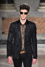 ロベルト カヴァリ 2015-16年秋冬メンズコレクション - ヴィンテージを反映した雄大なロック｜写真18