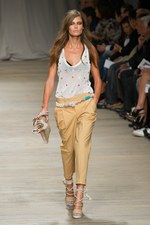 美しいドレスが勢ぞろい アイスバーグ(ICEBERG)、2011年春夏コレクション：ミラノ ファッション ウィーク｜写真8