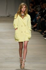 美しいドレスが勢ぞろい アイスバーグ(ICEBERG)、2011年春夏コレクション：ミラノ ファッション ウィーク｜写真9