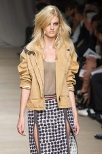 美しいドレスが勢ぞろい アイスバーグ(ICEBERG)、2011年春夏コレクション：ミラノ ファッション ウィーク｜写真11