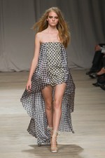 美しいドレスが勢ぞろい アイスバーグ(ICEBERG)、2011年春夏コレクション：ミラノ ファッション ウィーク｜写真17