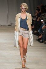 美しいドレスが勢ぞろい アイスバーグ(ICEBERG)、2011年春夏コレクション：ミラノ ファッション ウィーク｜写真19