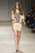 美しいドレスが勢ぞろい アイスバーグ(ICEBERG)、2011年春夏コレクション：ミラノ ファッション ウィーク｜写真21