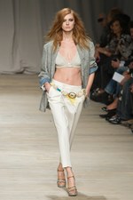 美しいドレスが勢ぞろい アイスバーグ(ICEBERG)、2011年春夏コレクション：ミラノ ファッション ウィーク｜写真25