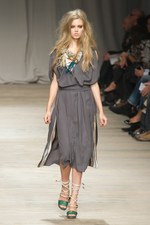 美しいドレスが勢ぞろい アイスバーグ(ICEBERG)、2011年春夏コレクション：ミラノ ファッション ウィーク｜写真26