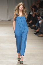 美しいドレスが勢ぞろい アイスバーグ(ICEBERG)、2011年春夏コレクション：ミラノ ファッション ウィーク｜写真27