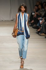 美しいドレスが勢ぞろい アイスバーグ(ICEBERG)、2011年春夏コレクション：ミラノ ファッション ウィーク｜写真28