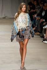 美しいドレスが勢ぞろい アイスバーグ(ICEBERG)、2011年春夏コレクション：ミラノ ファッション ウィーク｜写真33