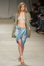 美しいドレスが勢ぞろい アイスバーグ(ICEBERG)、2011年春夏コレクション：ミラノ ファッション ウィーク｜写真35