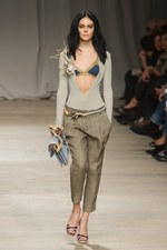 美しいドレスが勢ぞろい アイスバーグ(ICEBERG)、2011年春夏コレクション：ミラノ ファッション ウィーク｜写真38