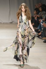 美しいドレスが勢ぞろい アイスバーグ(ICEBERG)、2011年春夏コレクション：ミラノ ファッション ウィーク｜写真47