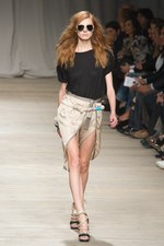 美しいドレスが勢ぞろい アイスバーグ(ICEBERG)、2011年春夏コレクション：ミラノ ファッション ウィーク｜写真48