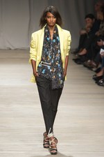 美しいドレスが勢ぞろい アイスバーグ(ICEBERG)、2011年春夏コレクション：ミラノ ファッション ウィーク｜写真51