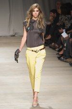 美しいドレスが勢ぞろい アイスバーグ(ICEBERG)、2011年春夏コレクション：ミラノ ファッション ウィーク｜写真52