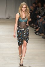 美しいドレスが勢ぞろい アイスバーグ(ICEBERG)、2011年春夏コレクション：ミラノ ファッション ウィーク｜写真53