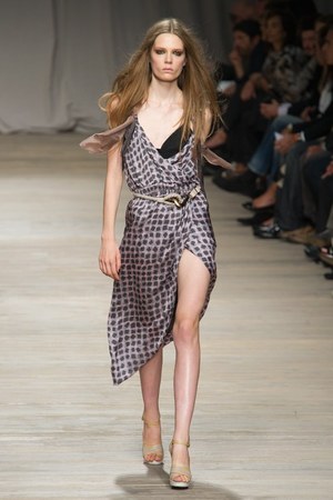 美しいドレスが勢ぞろい アイスバーグ(ICEBERG)、2011年春夏コレクション：ミラノ ファッション ウィーク｜写真15