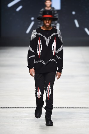 マルセロ・ブロン カウンティ・オブ・ミラン(MARCELO BURLON COUNTY OF MILAN) 2015-16年秋冬ウィメンズ&メンズコレクション  - 写真1