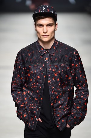 マルセロ・ブロン カウンティ・オブ・ミラン(MARCELO BURLON COUNTY OF MILAN) 2015-16年秋冬ウィメンズ&メンズコレクション  - 写真16