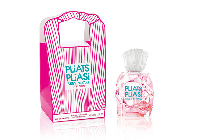 パルファム プリーツ プリーズ イッセイ ミヤケの限定香水「イン ブルーム」、ピオニー＆ローズの香り | 写真