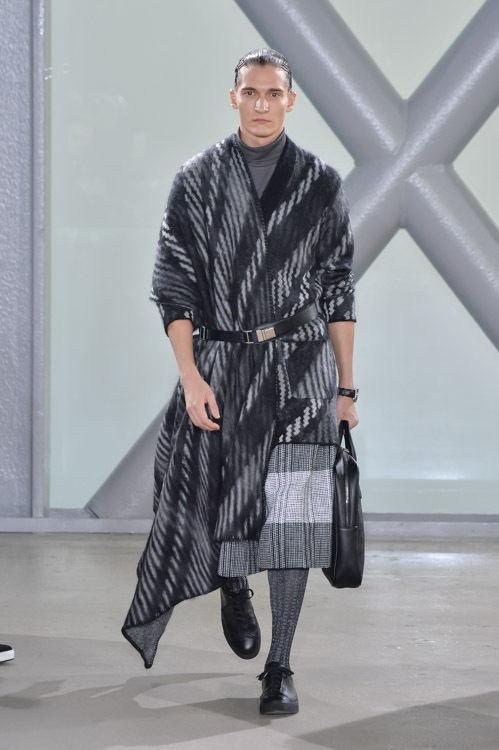 イッセイ ミヤケ メン(ISSEY MIYAKE MEN) 2015-16年秋冬メンズコレクション  - 写真28