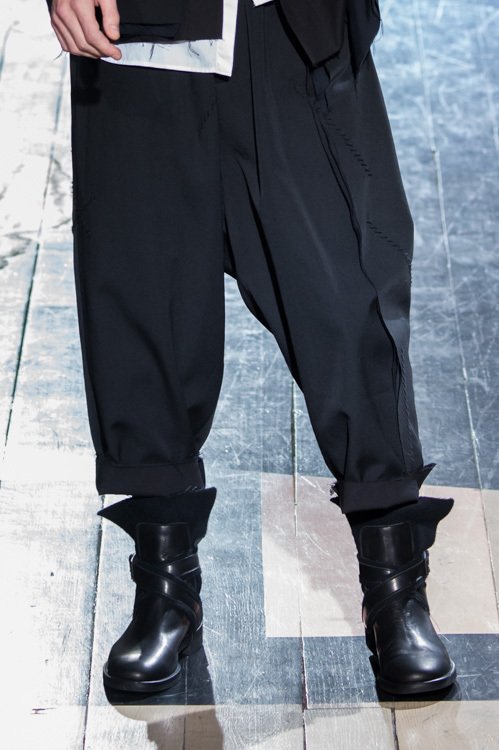 ヨウジヤマモト(Yohji Yamamoto) 2015-16年秋冬メンズコレクション  - 写真24