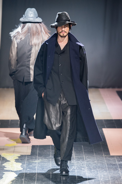 ヨウジヤマモト(Yohji Yamamoto) 2015-16年秋冬メンズコレクション シルエット - 写真24