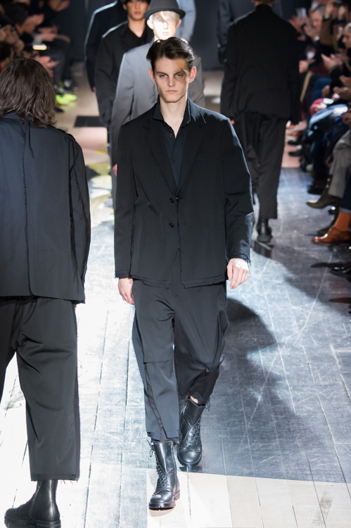 ヨウジヤマモト(Yohji Yamamoto) 2015-16年秋冬メンズコレクション シルエット - 写真46