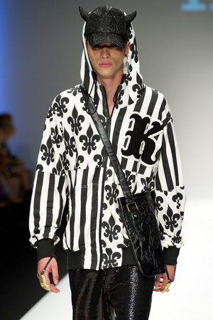 騎士の気品と強さがテーマ、KTZの2011年春夏コレクション：ロンドン・ファッション・ウィーク｜写真10