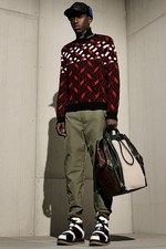 アレキサンダー ワン 2015-16年秋冬メンズコレクション - ゴシックを抜けたストリートの冬に｜写真10