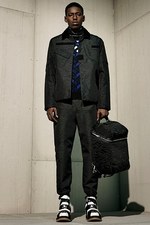 アレキサンダー ワン 2015-16年秋冬メンズコレクション - ゴシックを抜けたストリートの冬に｜写真11