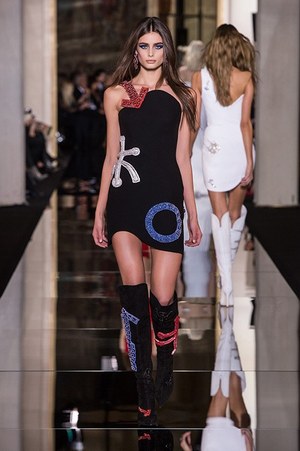 アトリエ ヴェルサーチェ オートクチュール(Atelier Versace Haute Couture) 2015年春夏ウィメンズコレクション  - 写真21