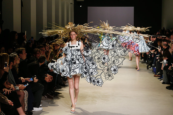 ヴィクター＆ロルフ オートクチュール(VIKTOR & ROLF Haute Couture) 2015年春夏ウィメンズコレクション  - 写真6