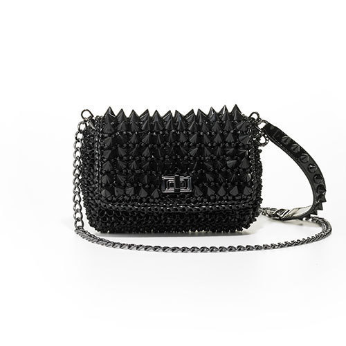 アンテプリマから、スタッズ付きロックテイストなワイヤーバッグ