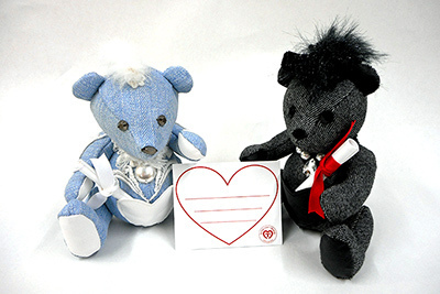 タエ アシダより、メッセージを伝えてくれるテディベア - ミナ・タン チャームの新作