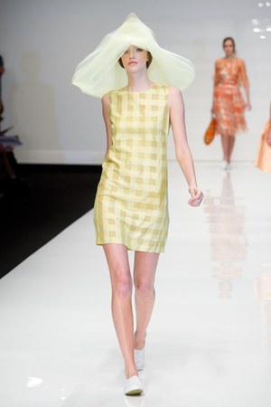 ジャスパーコンラン(Jasper Conran)、2011年春夏コレクション｜写真24