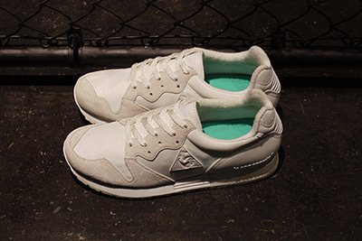 ルコックスポルティフ✕アンドエー✕ミタスニーカーズから、ノーブルな印象のスニーカー