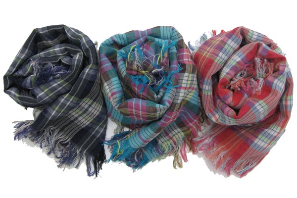 me ISSEY MIYAKEのカラフルな新作アクセサリー MADRAS CHECK STOLE