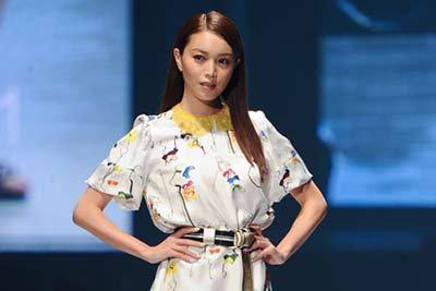 東京ランウェイ 2015SS閉幕 - ラストは菜々緒や蛯原友里など集合！コブクロのライブも