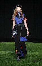 マーク BY マーク ジェイコブス 2015-16年秋冬コレクション - 革命を先導する強い女性｜写真3