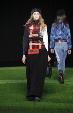 マーク BY マーク ジェイコブス 2015-16年秋冬コレクション - 革命を先導する強い女性｜写真15