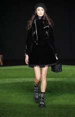 マーク BY マーク ジェイコブス 2015-16年秋冬コレクション - 革命を先導する強い女性｜写真23